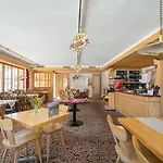 Mira Hotel